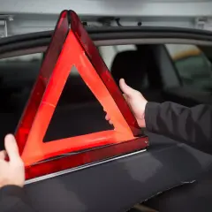 Gdzie nie można holować auta? Uniknij mandatu i awarii!