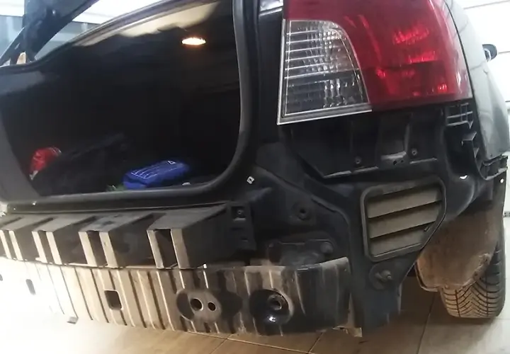 Volvo V50: Gdzie jest ucho holownicze? Montaż krok po kroku