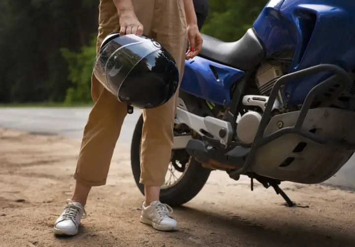 Czy możesz holować motocykl? Prawo, mandat i bezpieczny transport