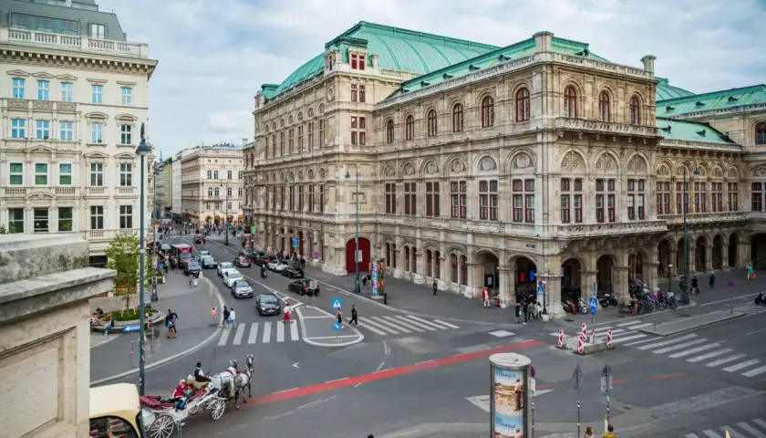 Wiedeń autem 2026: Jak wybrać najlepszą trasę i nie przepłacić?