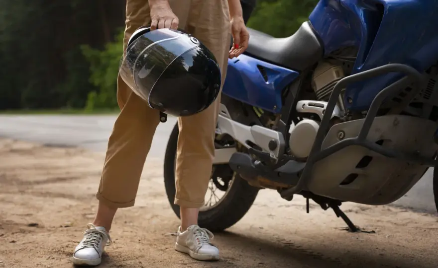 Czy możesz holować motocykl? Prawo, mandat i bezpieczny transport