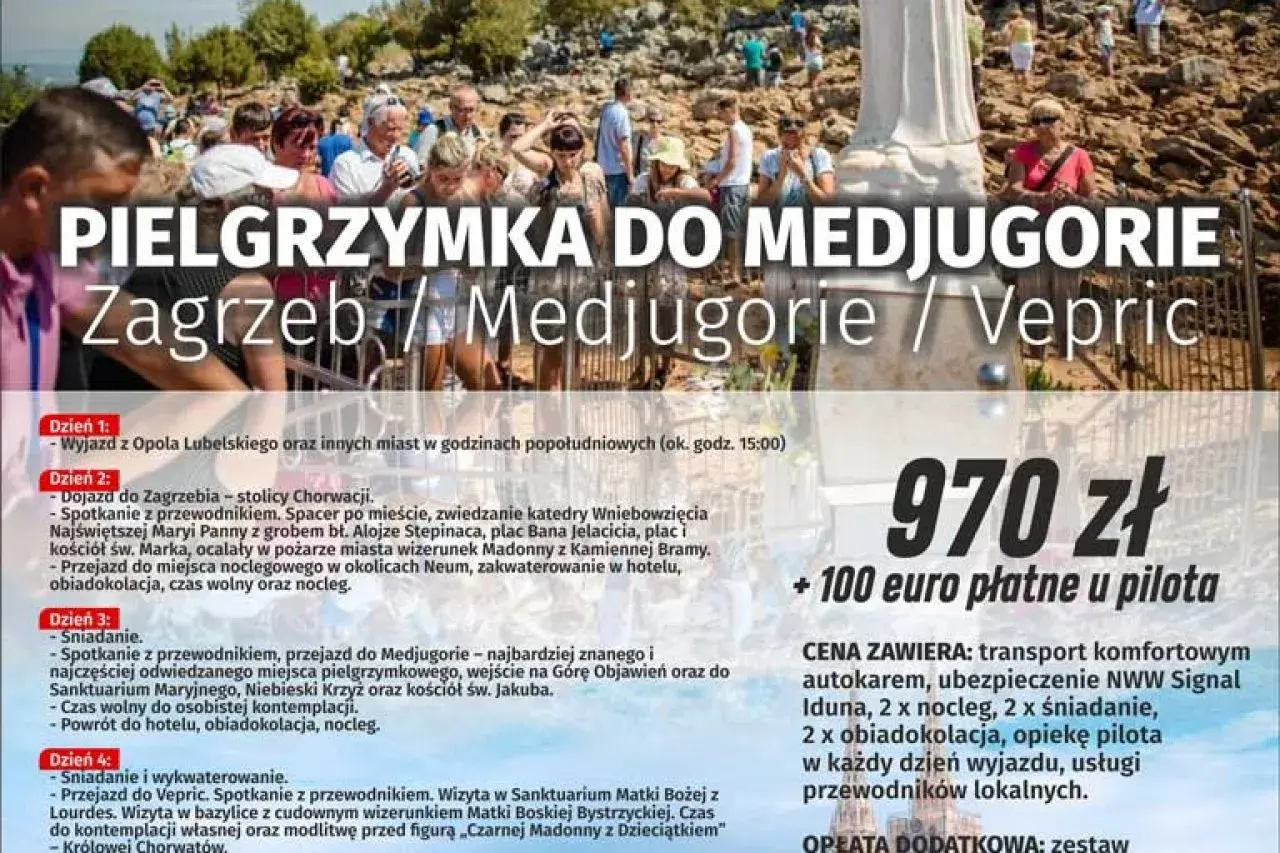 Grupa pielgrzymów przed pomnikiem Matki Bożej w Medziugorie, z ceną 970 zł.