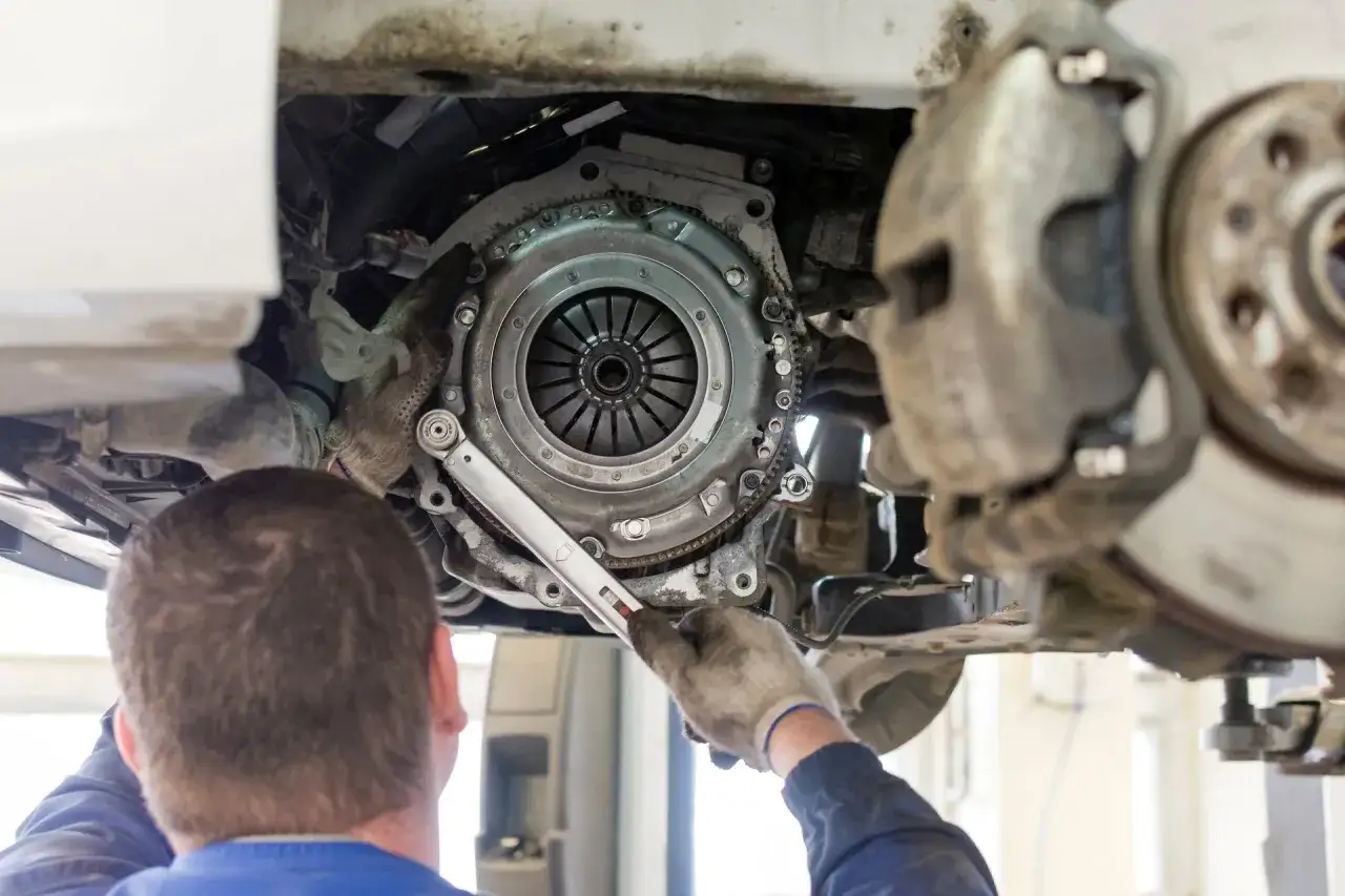 mechanik wymiana sprzęgła